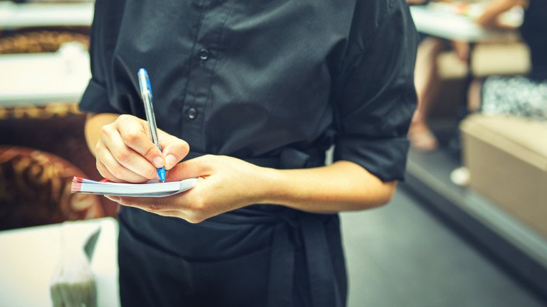 Министър-председателят Николай Денков доказа, че разбира от туризъм по-малко и