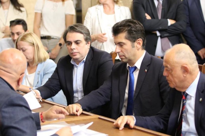Коалиция Продължаваме промяната – Демократична България“ внесе 9302 подписа за