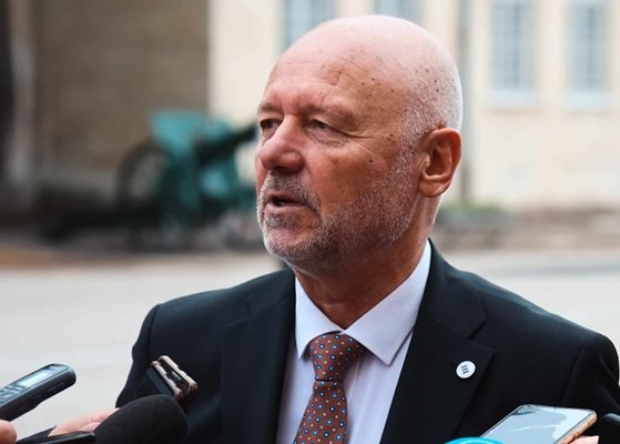 Тагарев: Русия ни провокира, обсъждаме отговор със съюзниците