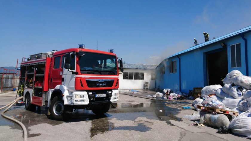 Ликвидиран е пожарът, възникнал вчера в промишлената зона на Ямбол. В