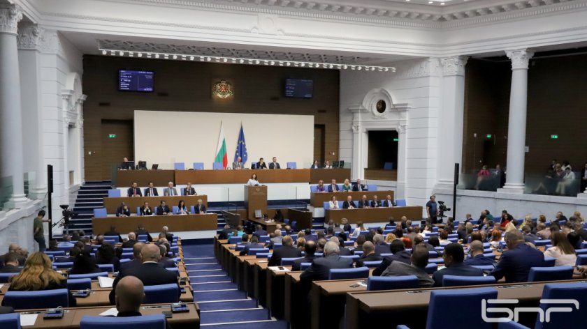 Парламентът отхвърли искането за изслушване на премиера и военния министър