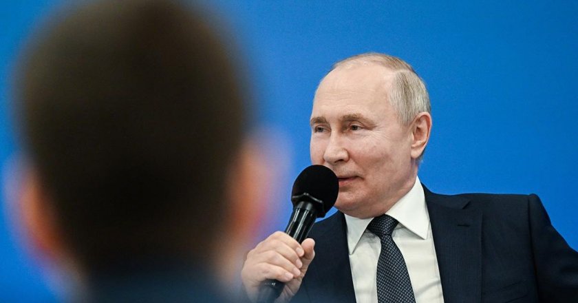 В изказване във Владивосток, където руският президент Владимир Путин се