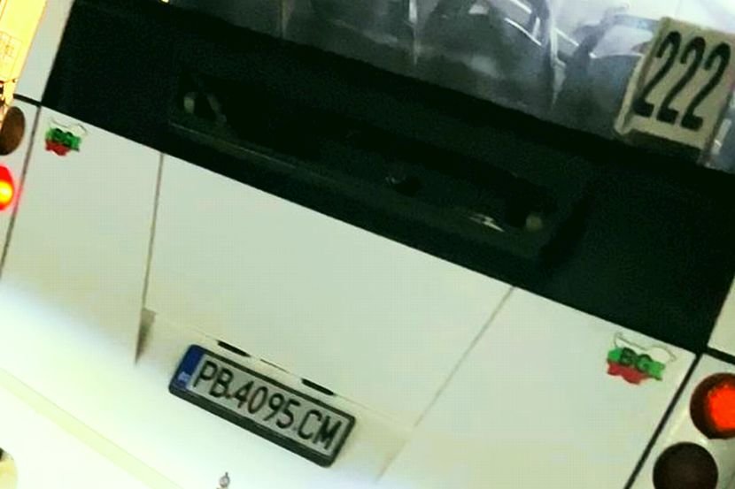 Шофьор на градски автобус по линия 222 е забил превозното