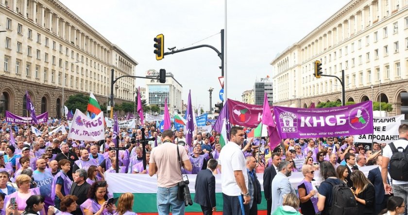 Напрежение на протеста на енергетици и миньори. Протестиращите се опитаха