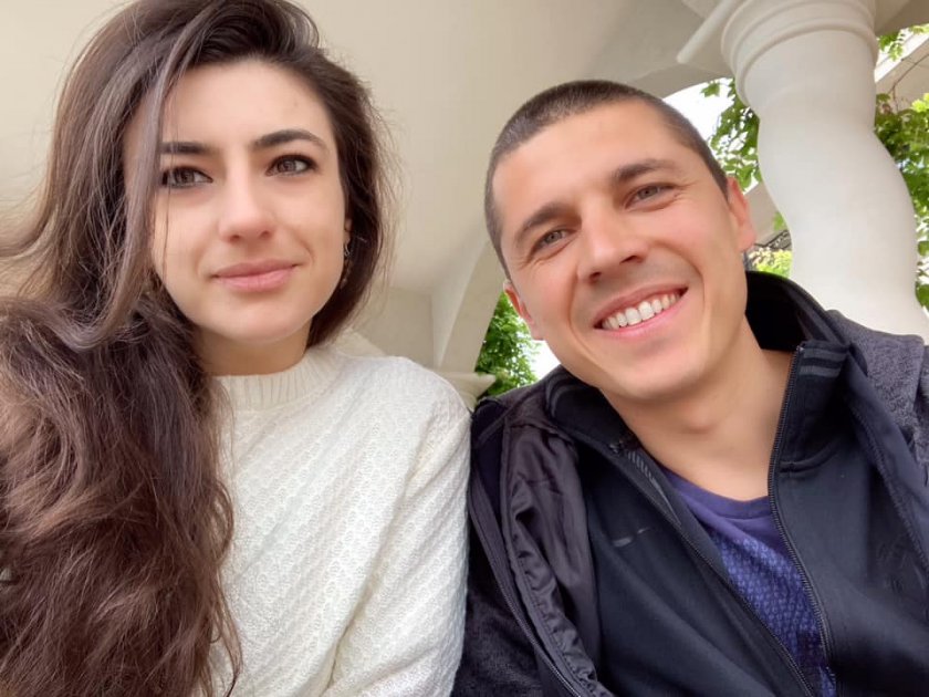 Лена Бориславова вече се радва на първородната си дъщеря. Дясната