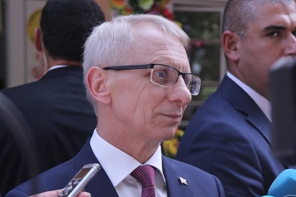 Премиерът на среща с австрийския канцлер: Уговорено дълго преди “поощрението” от Радев