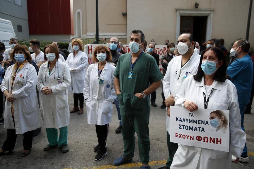 Здравните работници в Гърция излизат на 24-часова стачка