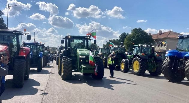Земеделците решиха да останат в протестна готовност с машини и
