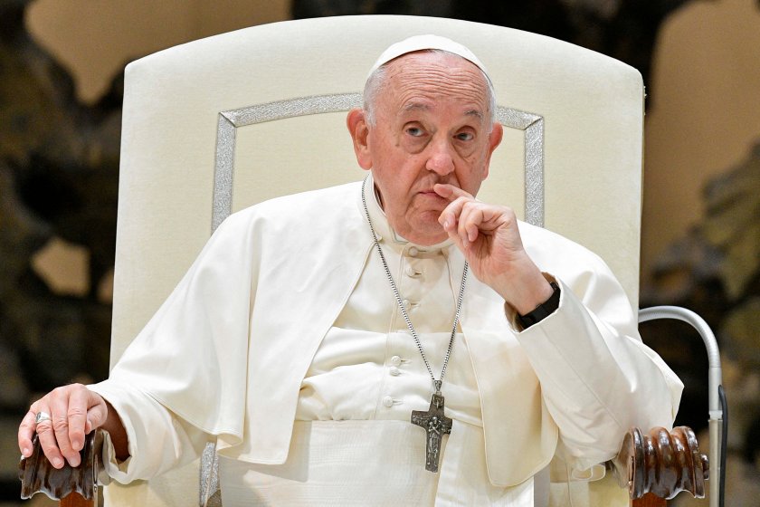 Папа Франциск отправи предупреждение, че светът е на ръба на ядрена война,