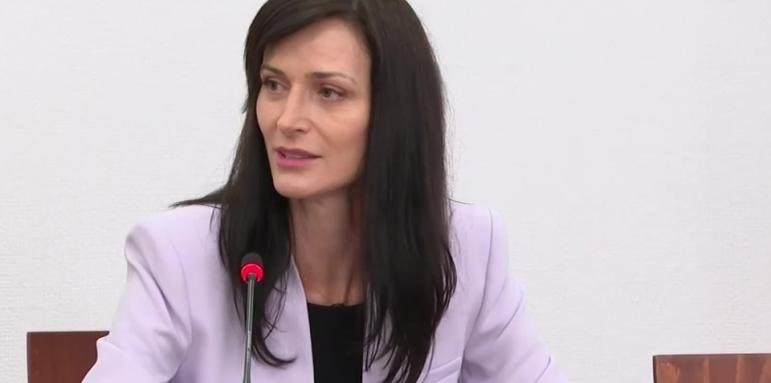 Мария Габриел към Румен Радев: Неоснователни са критиките за Шенген