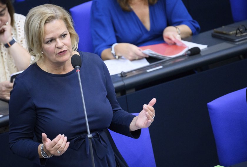 Германската министърка на вътрешните работи Нанси Фезер забрани дясната екстремистка група, известна за