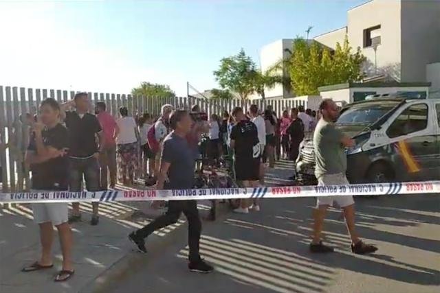 Тийнейджър нападна с нож учители и ученици в Испания