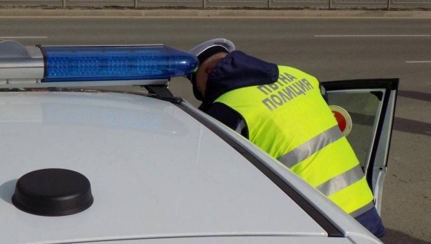 Пиян шофьор опита да подкупи полицаи. 43-годишният водач, който е криминално проявен