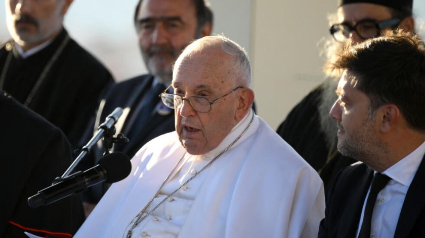 На мигрантите трябва да се помогне, призова днес папа Франциск