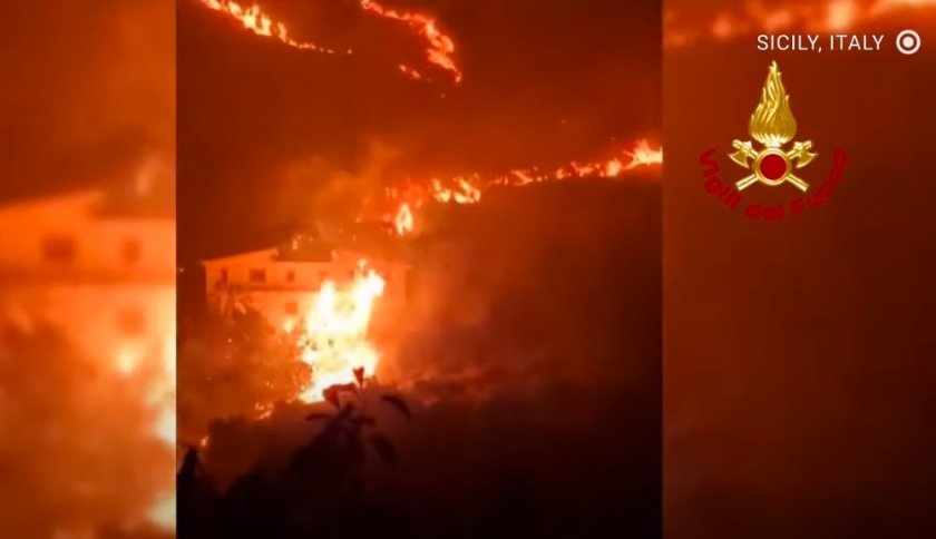 2 жертви и 700 евакуирани туристи в Сицилия заради пожар (ВИДЕО)