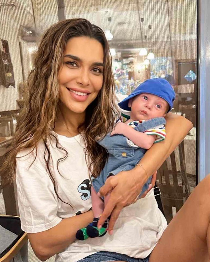 Преди седмица Бони публикува в социалните мрежи снимки с малко