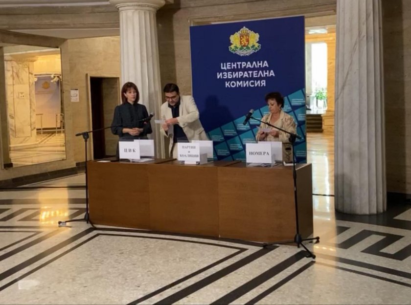 ЦИК тегли поредните номера на партиите и коалициите, под които