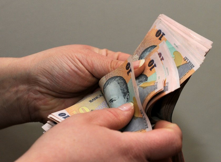 Схема с банкноти менте, продавани в Интернет, разкриха в Румъния