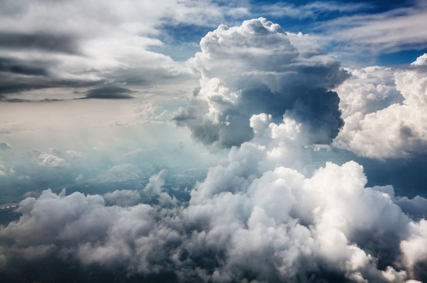 Японски учени потвърдиха, че са открили микропластмаса в облаците и