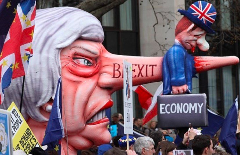 Хиляди, водещи кампания срещу Брекзит, превърнаха центъра на Лондон в