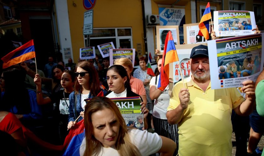 Арменската общност излезе на протест пред сградата на ЕК