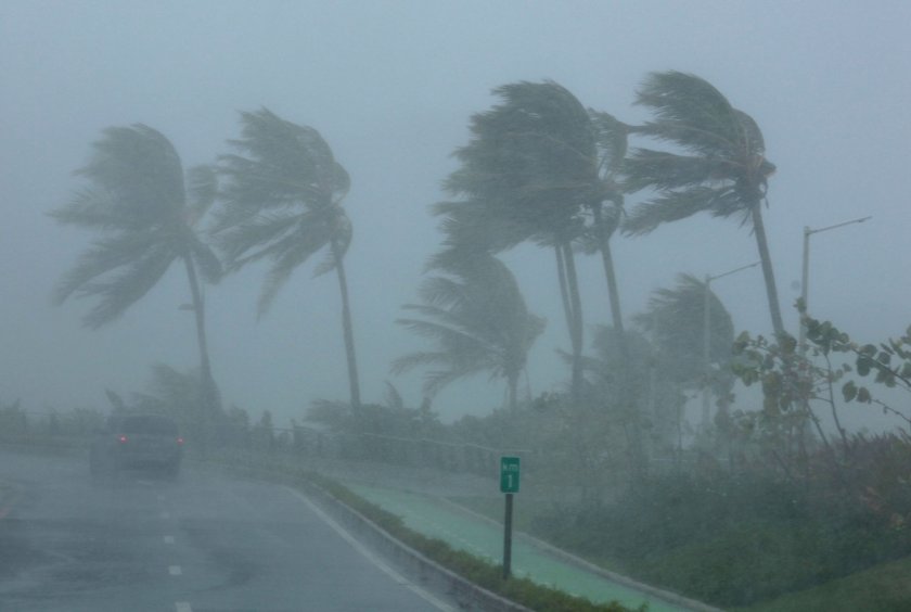 Тропическата буря "Филип" връхлетя Карибите