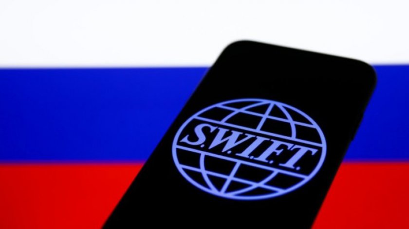 Русия спря да използва SWIFT за преводи вътре в страната