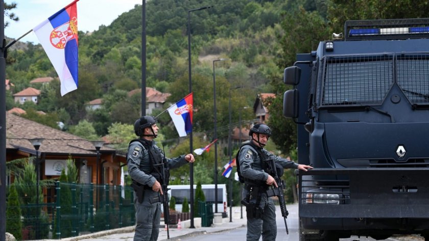 Сърбия намалява броя на войските си на границата с Косово