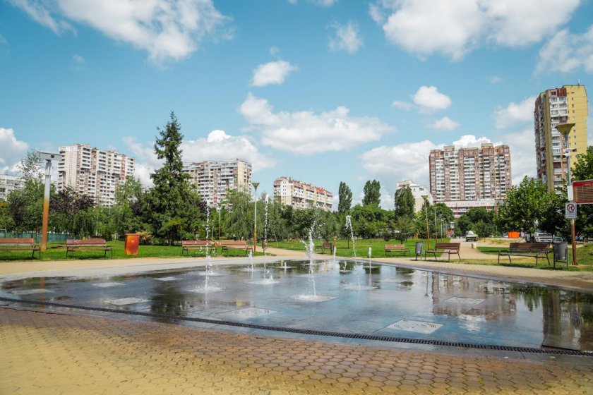 С мисъл за жегите догодина: Фандъкова откри "охладено" пространство в парк "Възраждане"
