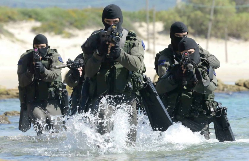 Военната групировка Хамас заяви, че държи в плен десетки израелски