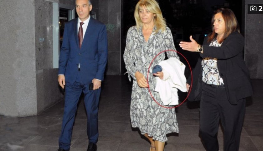 Първата дама - Десислава Радева, е претърпяла инцидент и е