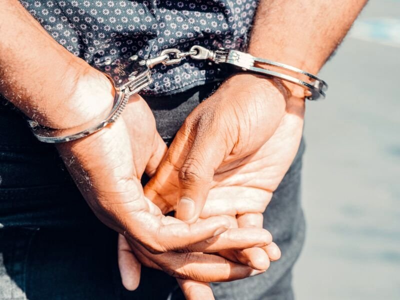 Арестуваха 19-годишен трафикант на мигранти в София