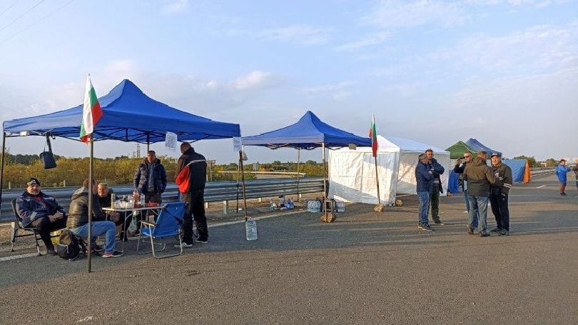 Продължава да бъде ограничено движението по АМ Тракия от п.в. Свобода