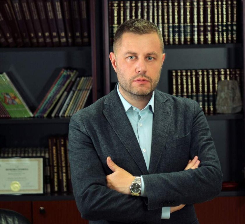 Антон Хекимян потвърди индиректно разкритието на Lupa.bg, че преди да