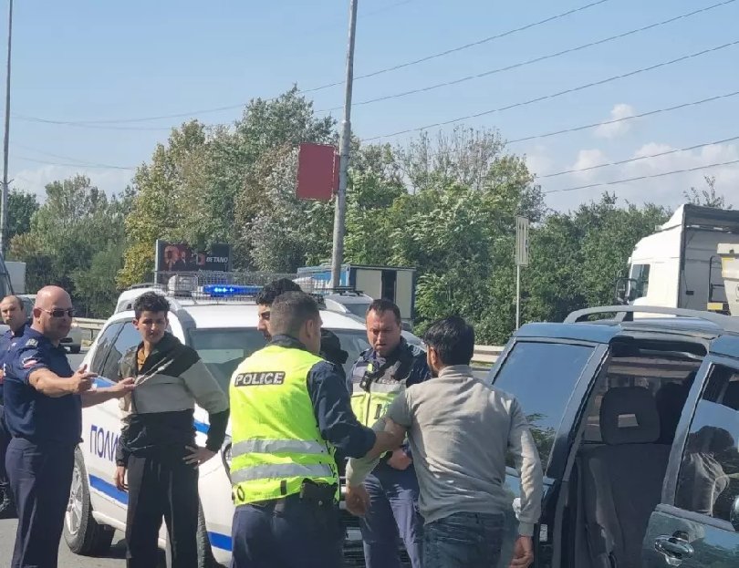Четирима от ранените край Елхово мигранти остават в болница