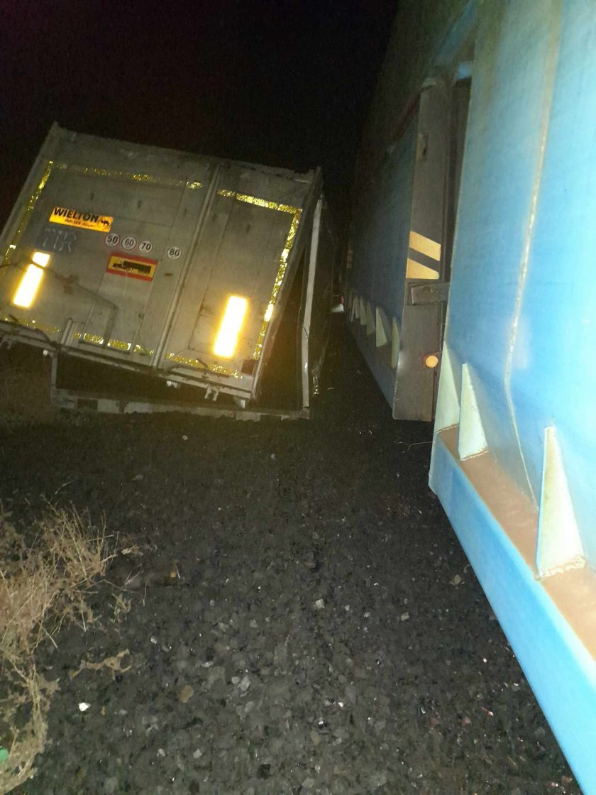Катастрофа между тир и влак затвори пътя Раднево - Знаменосец (СНИМКИ)