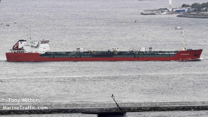 Петролен танкер, плаващ под либерийски флаг, се удари в мина в