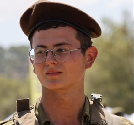 Израелският войник Матан Авергил се хвърли върху граната, за да