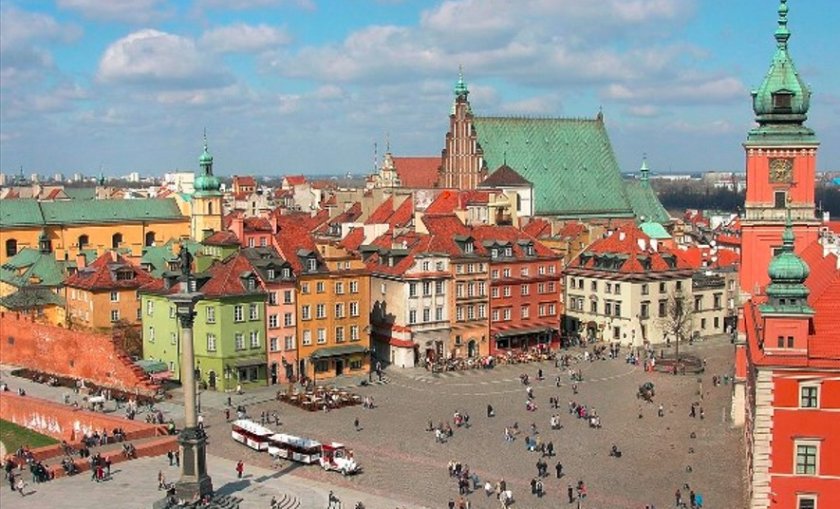 Сигнал за бомба затвори центъра на Варшава