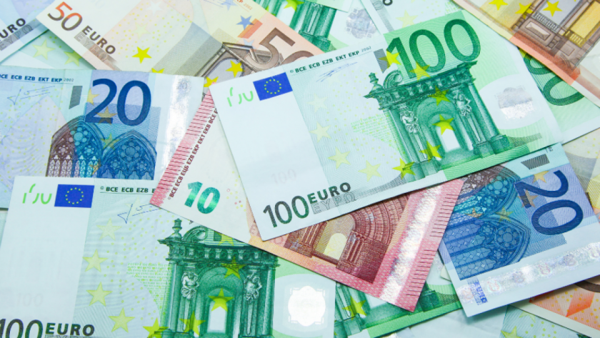Еврото доближава границата от 1,05 долара в междубанковата търговия
