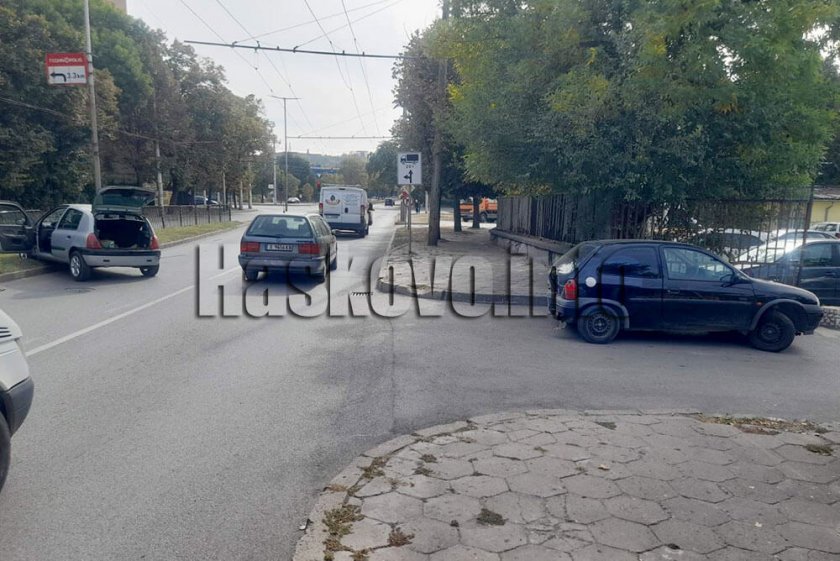 Дрогиран шофьор предизвика верижна катастрофа в Хасково, съобщиха от полицията.На