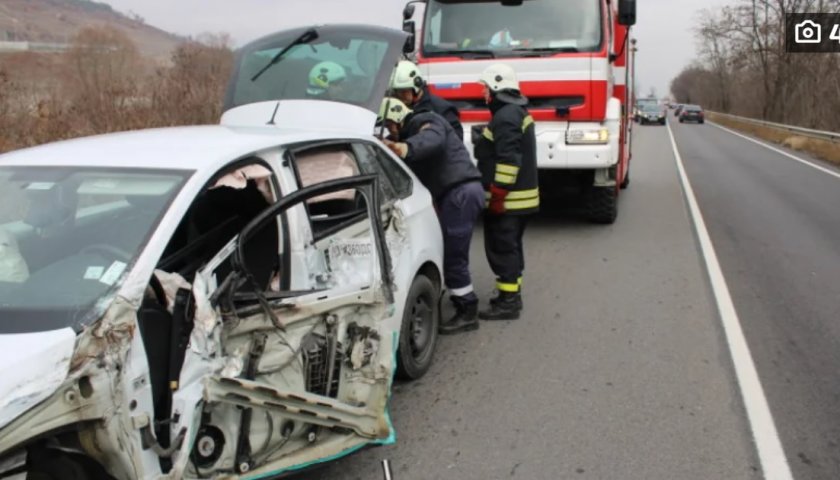 43-годишен мъж загина след челен сблъсък на пътя Силистра-Русе. Пострадалият