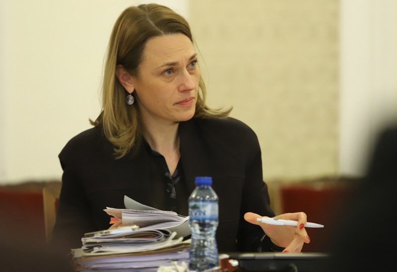 Бившият председател на парламента Ива Митева не стана депутат, тя