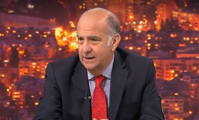 Мога да Ви уверя, че ролята ни тук не е