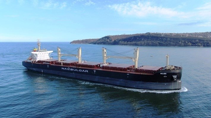 Моряците от "Рожен" не успяха да се приберат и днес