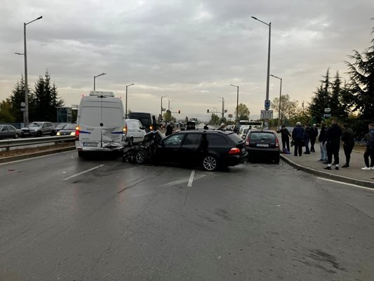 Няколко коли се удариха на булевард в "Люлин"