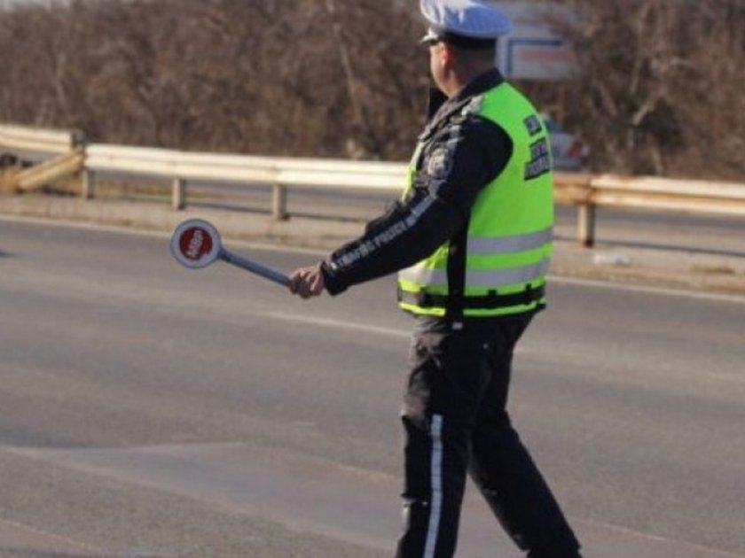 Хванаха шофьор с 3,25 промила алкохол в Ловешко, съобщава БНР.45-годишният мъж