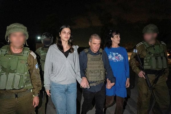След 2 седмици в плен: Ето ги първите освободени от "Хамас" заложници 