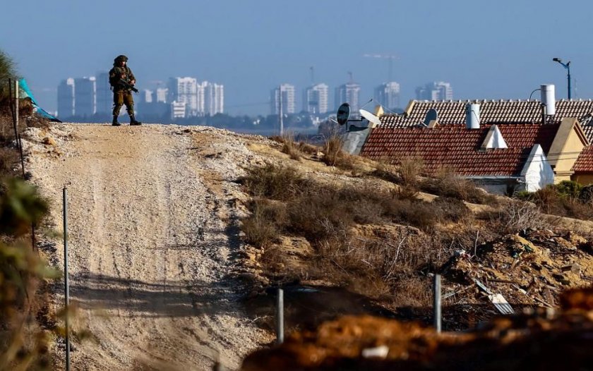Израелски самолети удариха подземен комплекс под джамия на окупирания Западен бряг, който