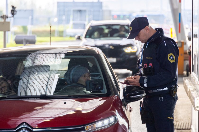 Словения разполага полиция на границите с Хърватия и Унгария